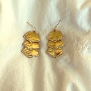 Moving soon. Won’t be available after April 27th.